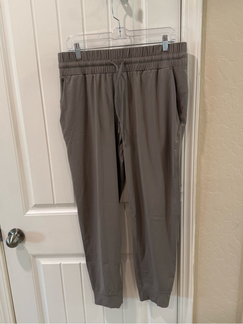 Member’s Mark Women’s Travel Jogger Pants Taupe Stretch L New With Tags